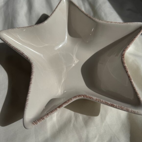 EUC, Pottery Barn Star Shape Serving Dish, Ceramic, Cream with Brown Trim, 7 in. - Picture 5 of 9